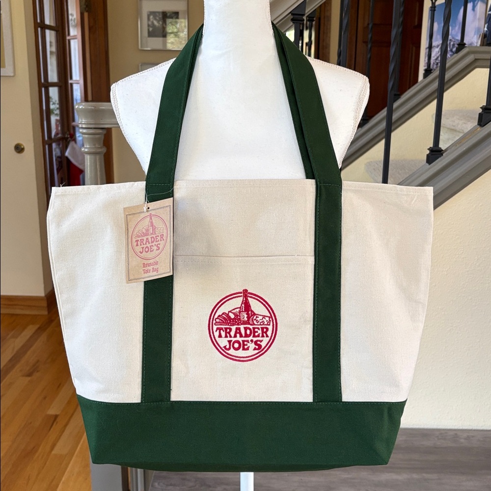 Trader Joe’s NWT Limited Edition Large Holiday Gr… - image 1